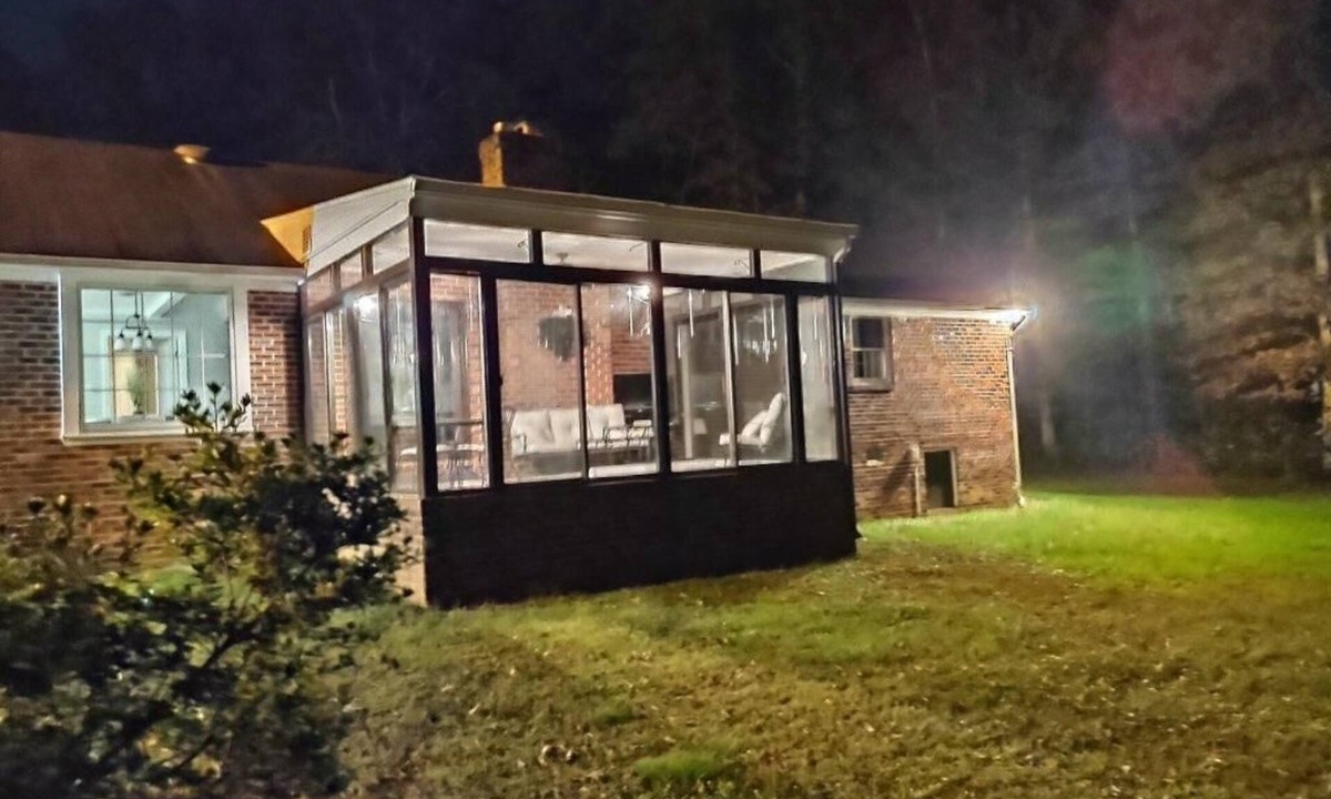 Chesterfield House | Location! Secluded Three bedrooms Brick Ranch includes utilities 30+ day rental