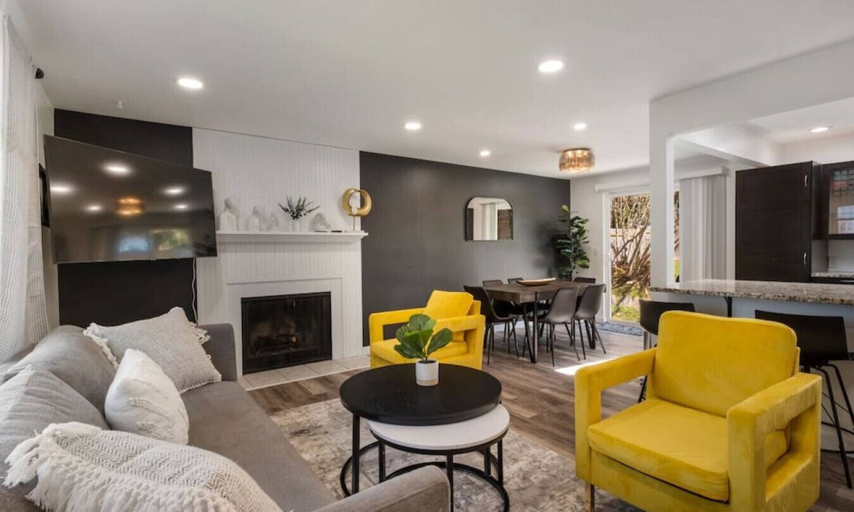 Picnic Point-North Lynnwood House | Location, Space, & Serenity Perfect Group Getaway!