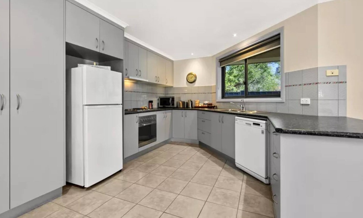 Bright House | Location, Spacious and Spotless - Bright, Victoria
