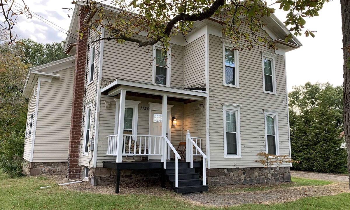 Waterport House | Location!