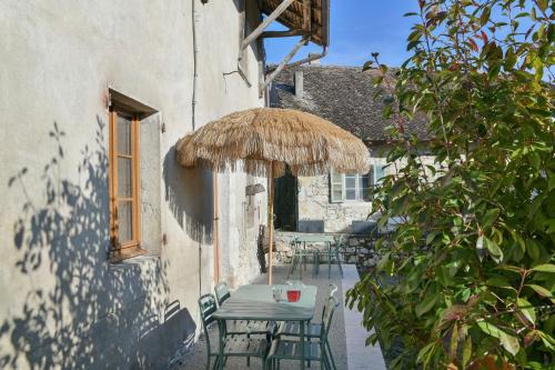 Groslee-Saint-Benoit Apartment | Locations Longo Mai