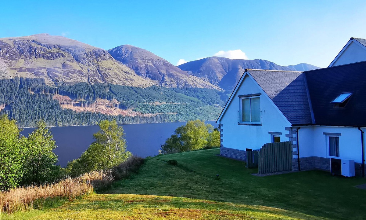 Spean Bridge Cottage | Lochside, 1 The Corries