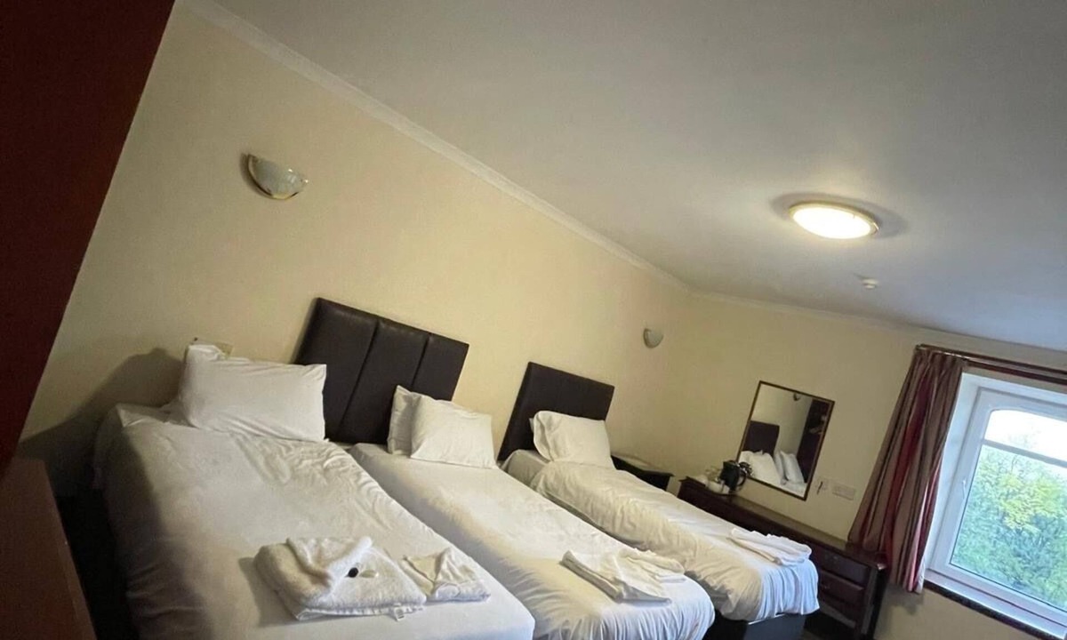 Dumbarton Hotel | Lochway Hotel