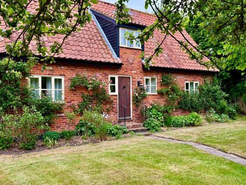 Beccles House | Locks Lane Cottage