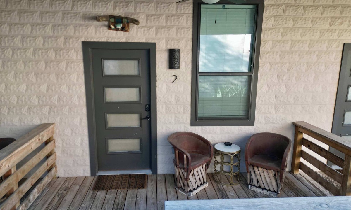Mason Apartment | Lodge 2 on the Mason TX square
