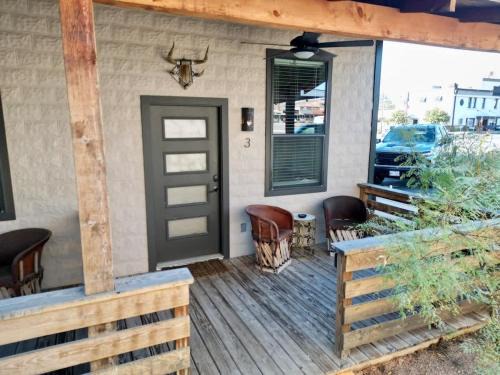 Mason Hotel | Lodge 3 on the Mason TX Square