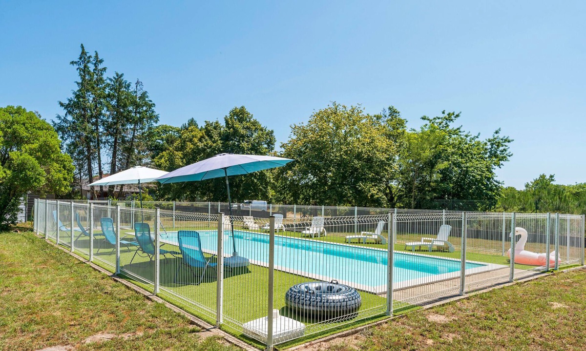 Lesperon RV Rental | "Lodge 3" with Shared Pool, Private Terrace and Shared Garden
