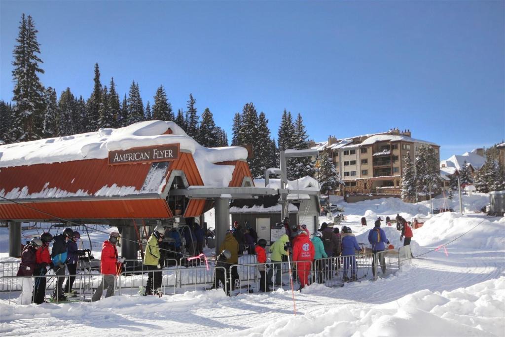 Copper Mountain Village Apartment | Lodge at Copper #404