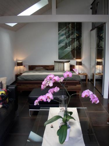 Buchillon House | Lodge & lake