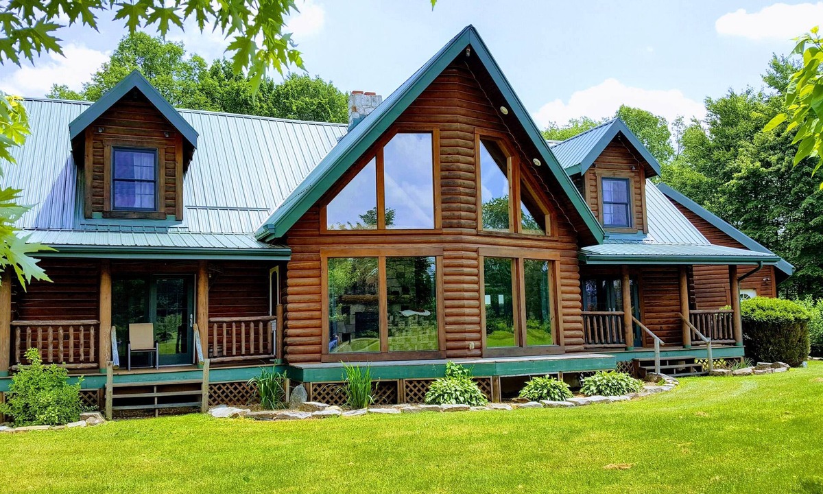 Emlenton House | Lodge on Pine Ridge, with private 50 acres