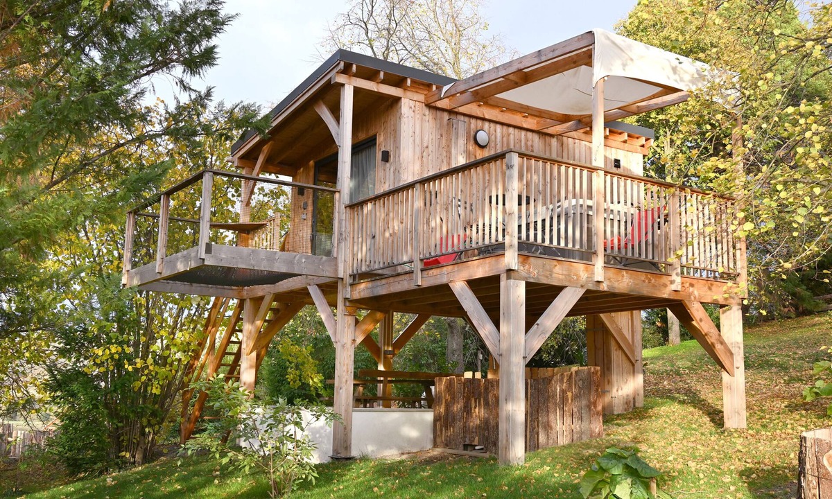 Vic-le-Comte Cabin | Lodge on Stilts All Seasons