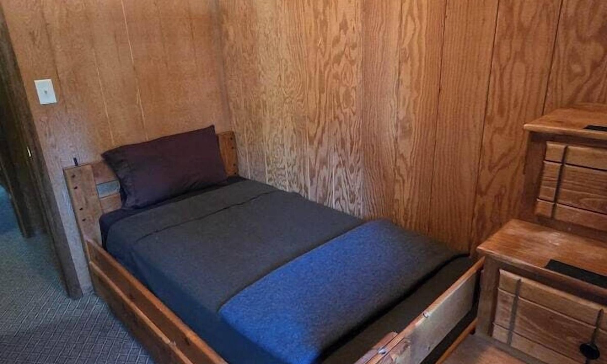 Saddlestring House | Lodge Room Twin Bunk (Room #8)