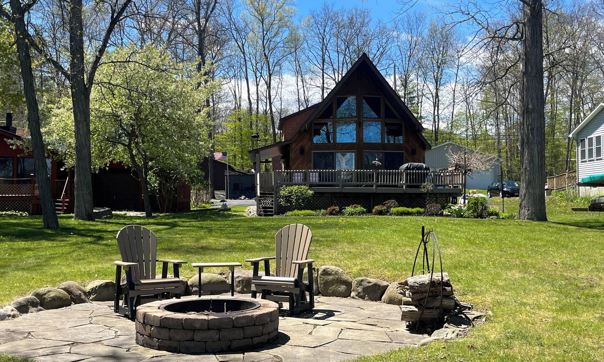 Bradford House | Lodge style, 4 bedroom home on Lamoka Lake