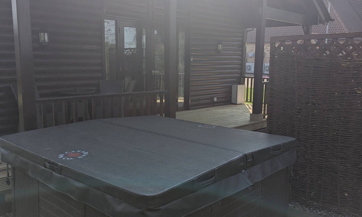 Little Stukeley Apartment | Lodge with a Lake View