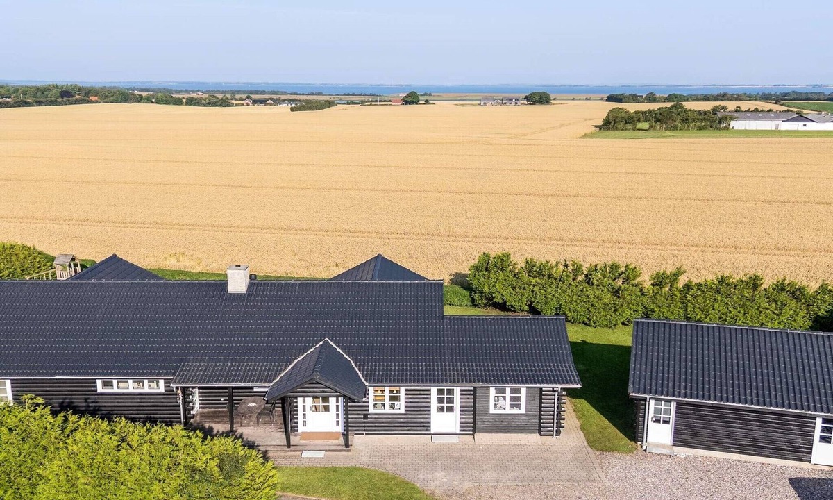 Spøttrup House | Lodge with Limfjord View