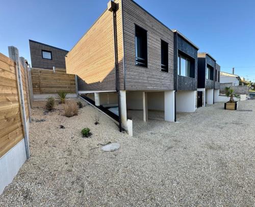 Saint-Come-de-Fresne Cabin | Lodges des Pontons - Cap Est - vue mer