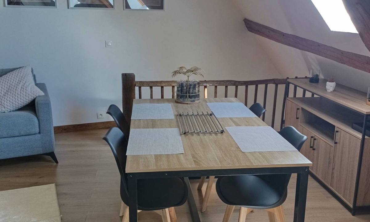 Chateauneuf-en-Thymerais Apartment | Lodging Downtown Châteauneuf-en-Thymerais