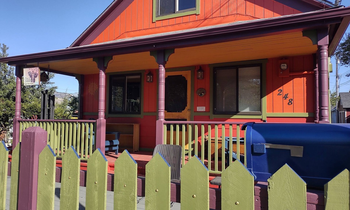 Historic Railroad District House | Lodging and Art Gallery-Charming Space Next to Everything, Walk Anywhere!