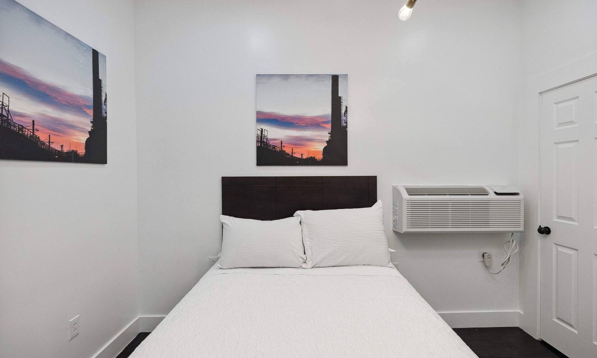West Philadelphia Apartment | Lodgyy - Chic & comfortable Double-bed Suite