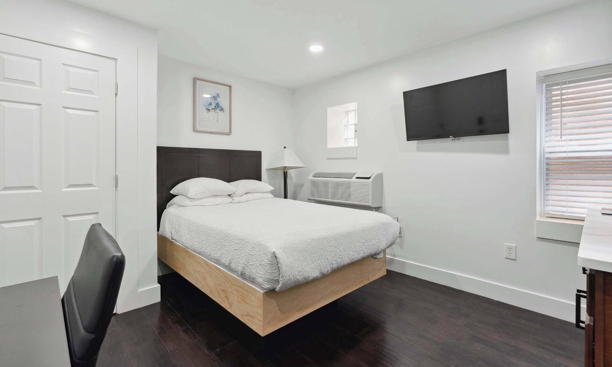 West Philadelphia Apartment | Lodgyy - Quiet Double-bed suite