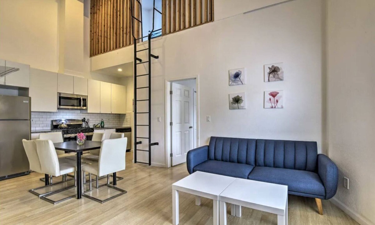 Belding Woods House | Loft 1700A two blocks from Bart and Amtrek
