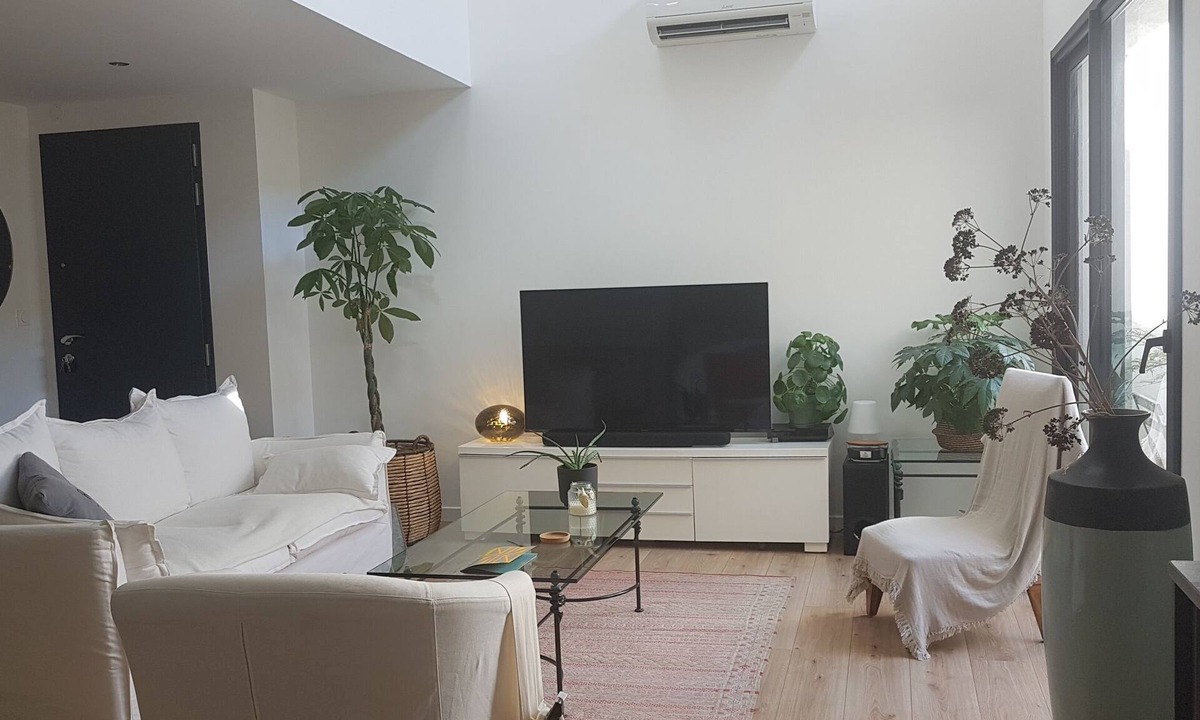 Mireval Apartment | Loft apartment in former Chai between sea and garrigue