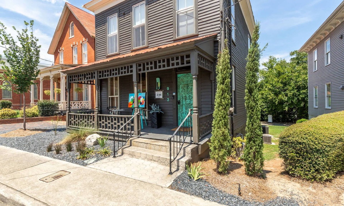 Macon Apartment | Loft Atelier: downtown luxury + easy parking