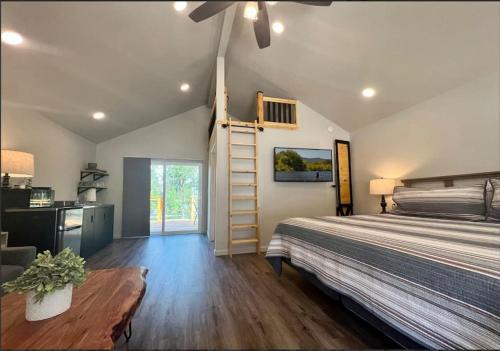 Fruitdale Apartment | Loft Cabin 3 - Rogue River Resort