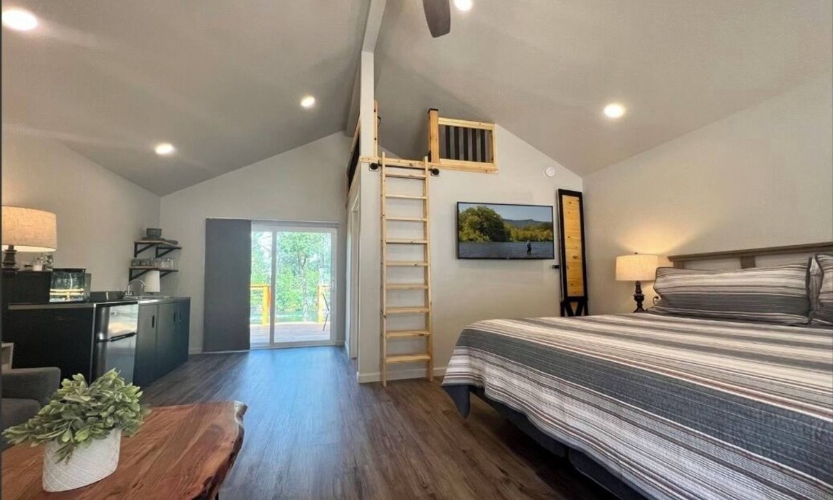 Fruitdale Cabin | Loft Cabin 4 - Rogue River Resort