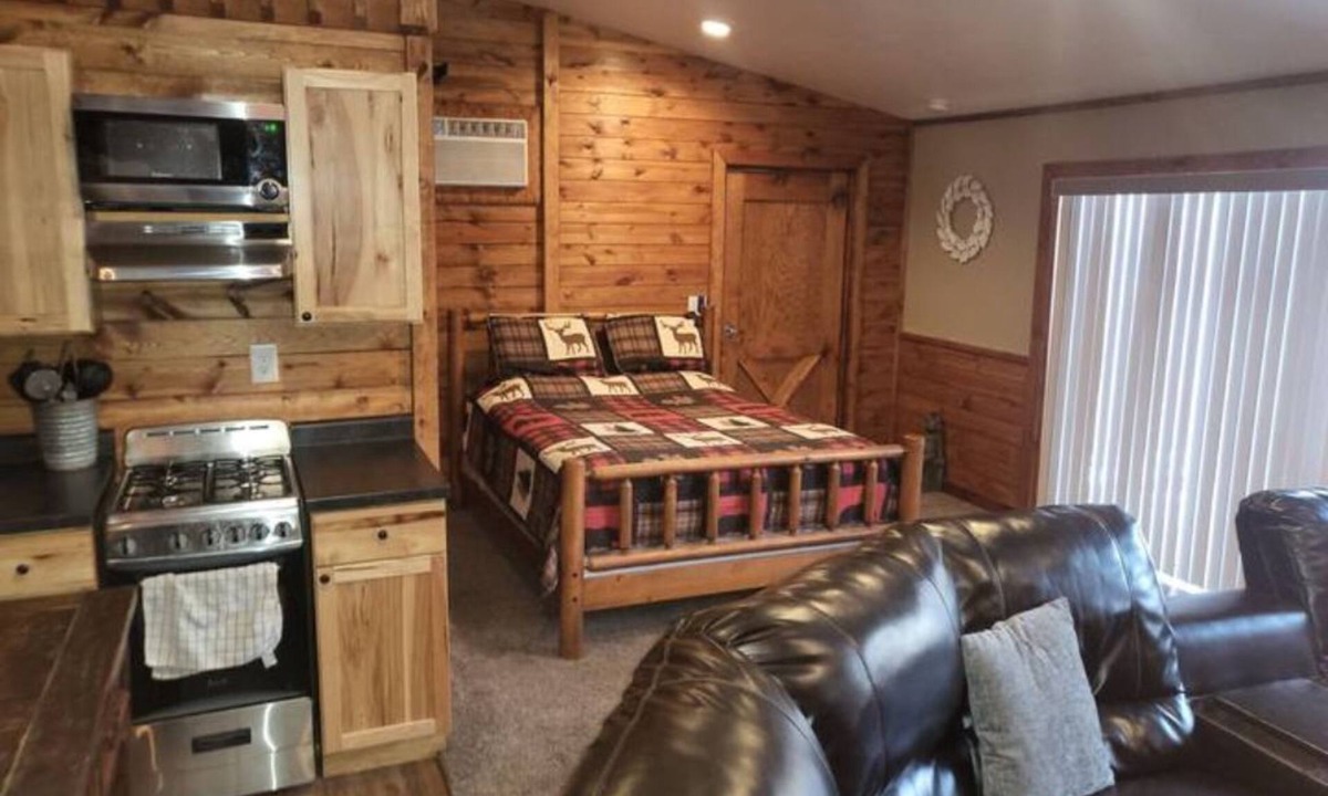 Mason City Cabin | Loft Cabin on the River