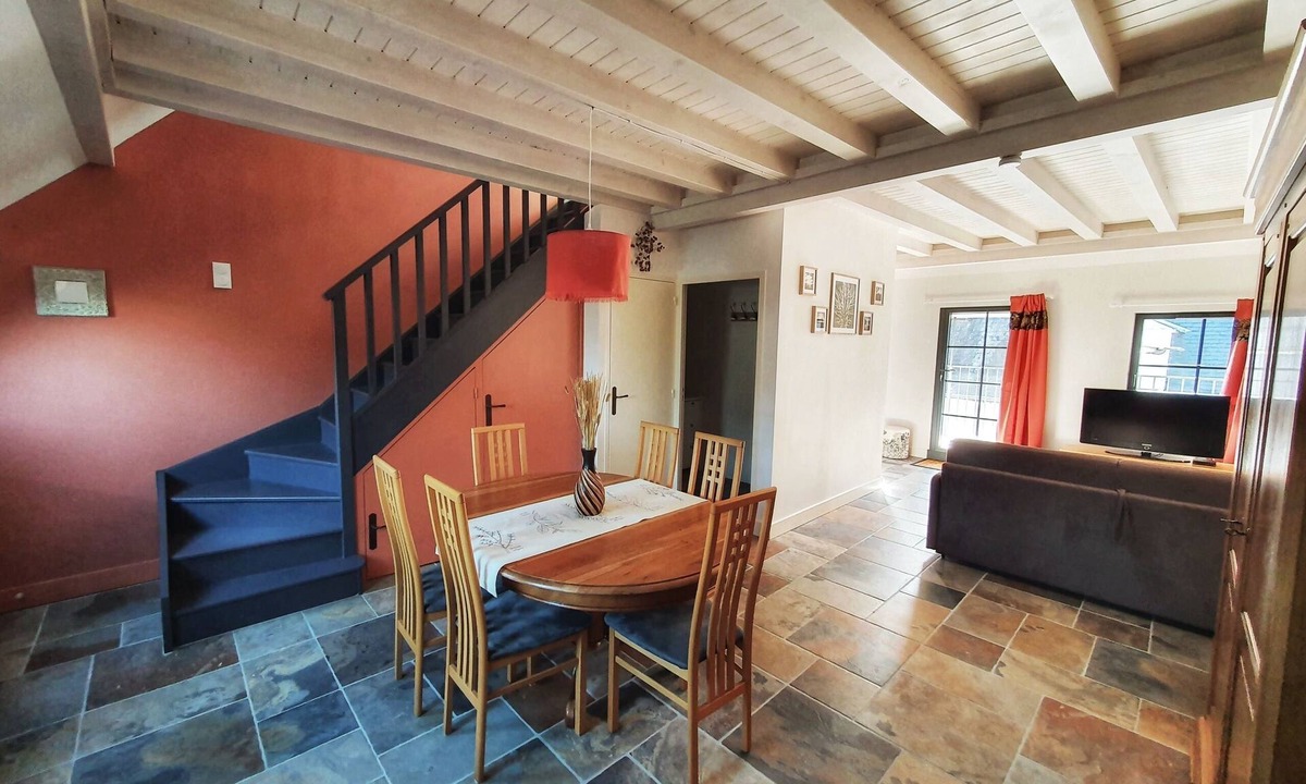 La Charite-sur-Loire Apartment | Loft chêne, beautiful duplex with balcony
