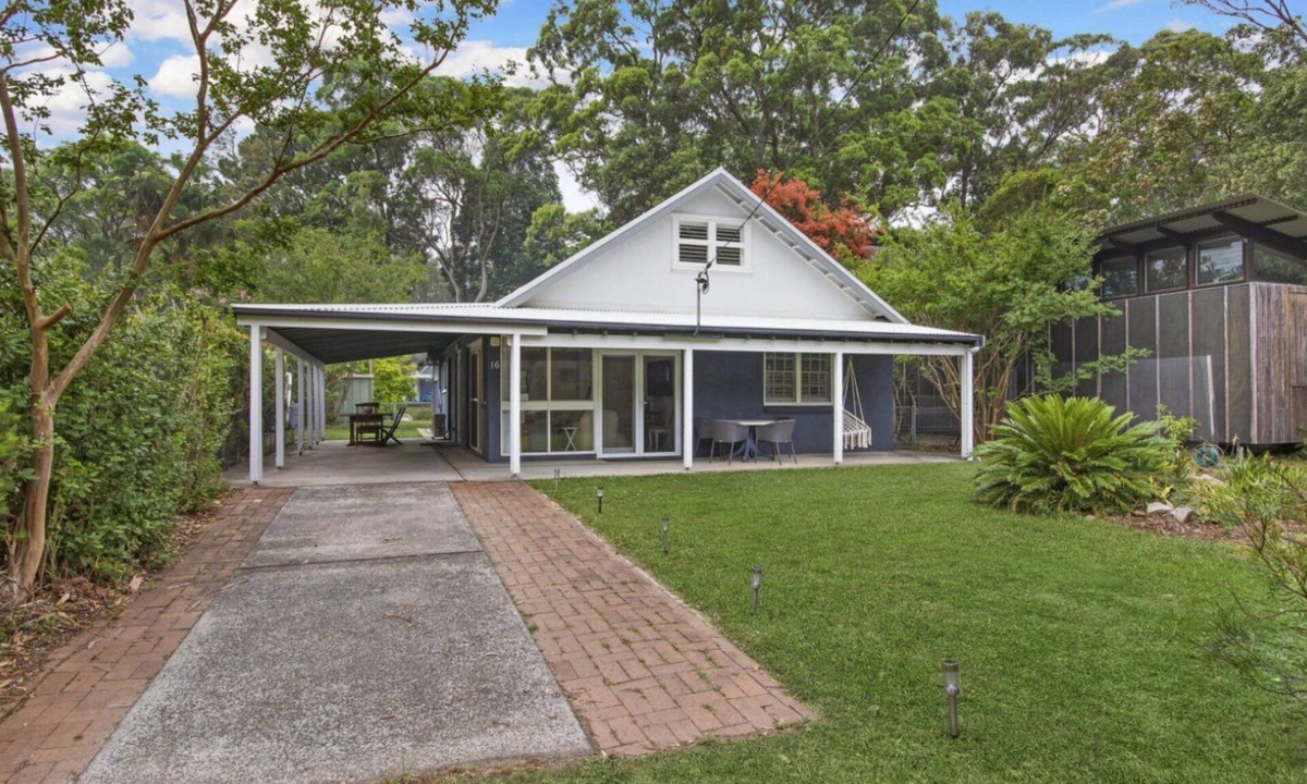 Pearl Beach House | Loft Cottage by HolidayCo.