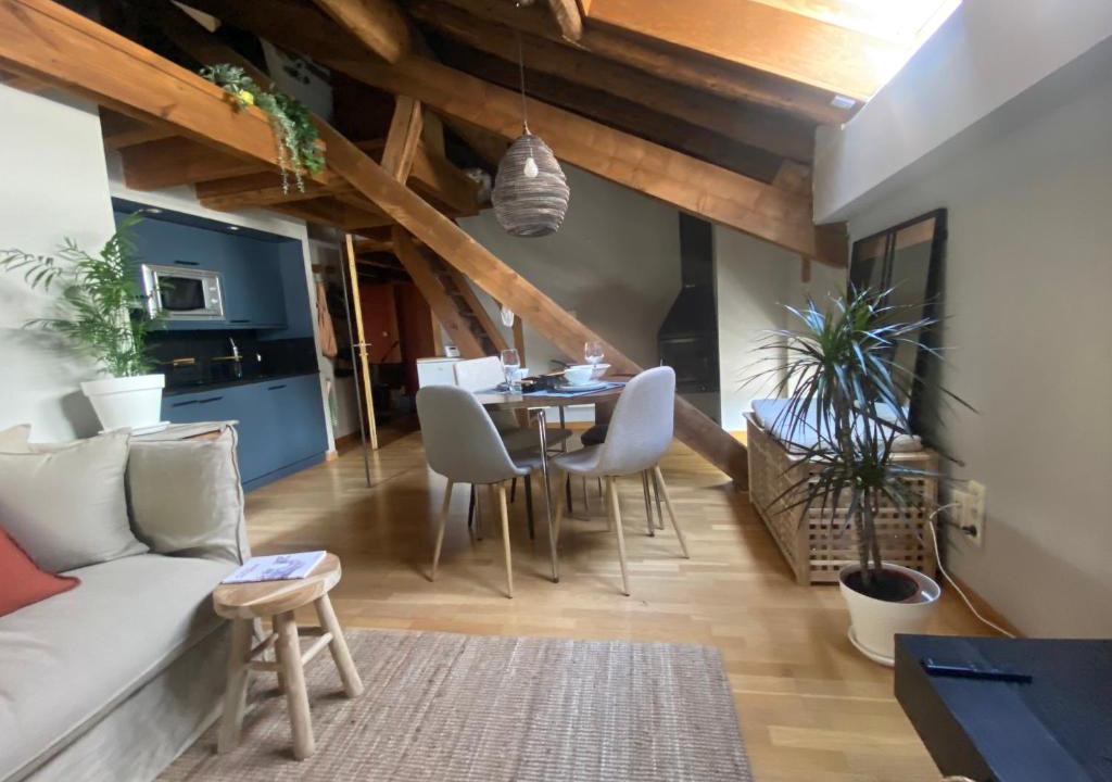 Bourg-Madame Apartment | loft de la place