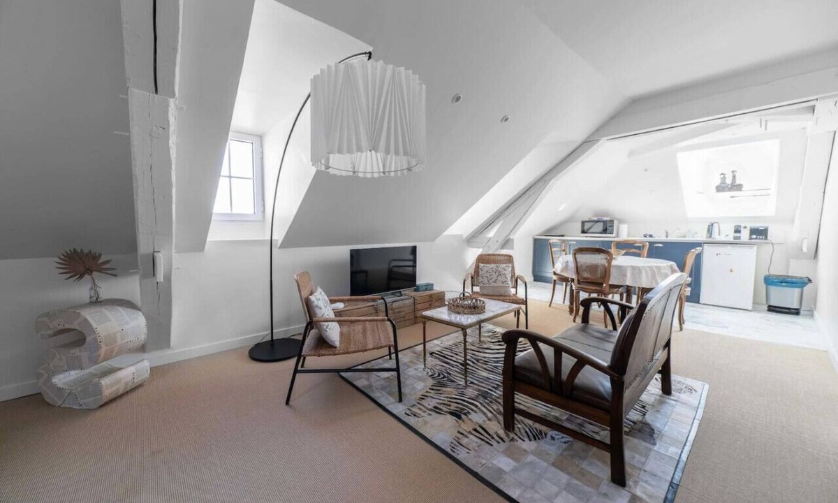 Gannat Apartment | Loft design au centre-ville avec jardin et parking