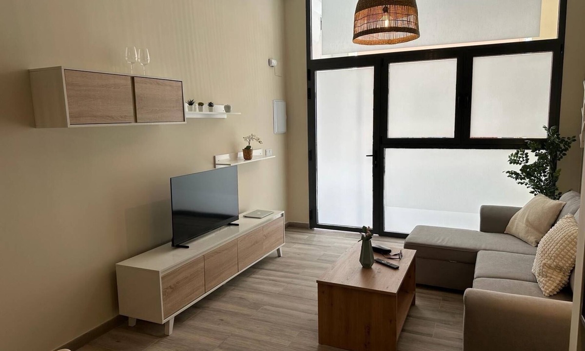 En Corts Apartment | Loft for 6 guests 15 min from Science and Arts, A/C and Wifi