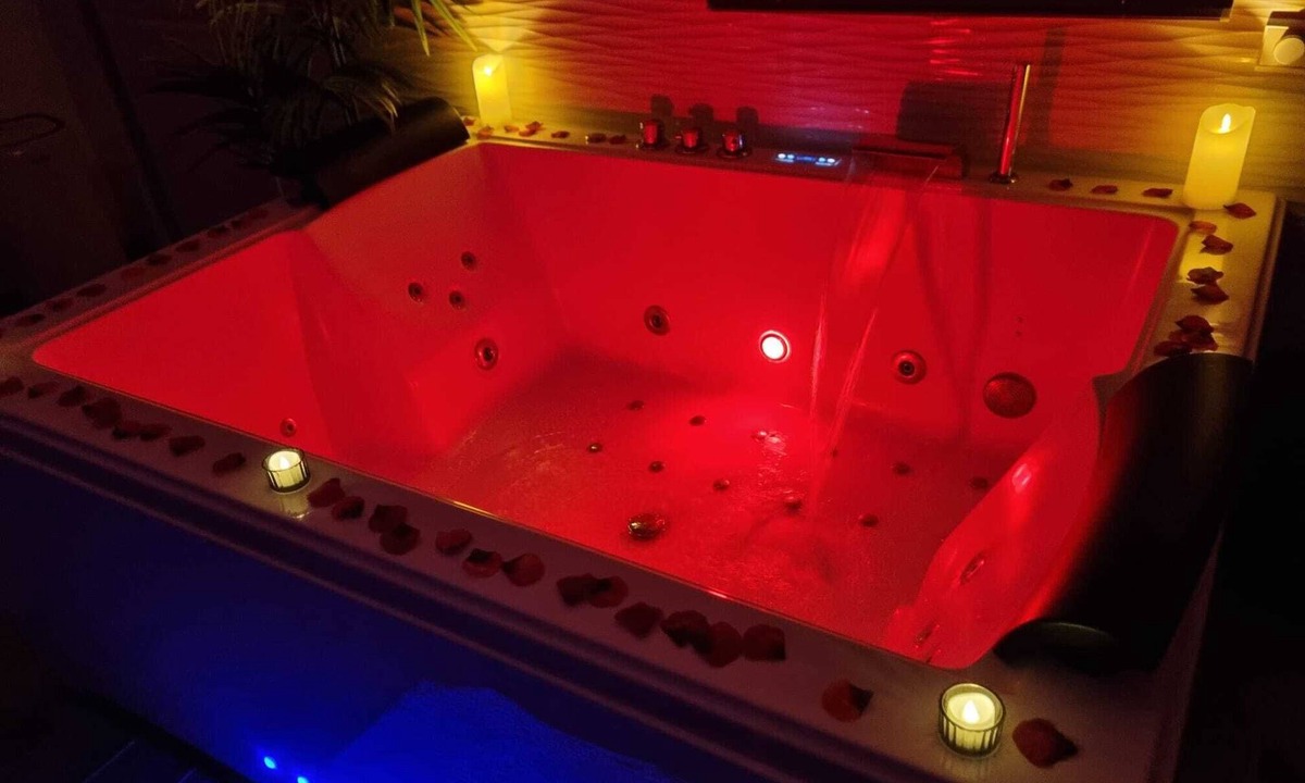 Saint-Prix House | Loft jacuzzi private garden Netflix Wifi 20 minutes from Paris Val d'Oise