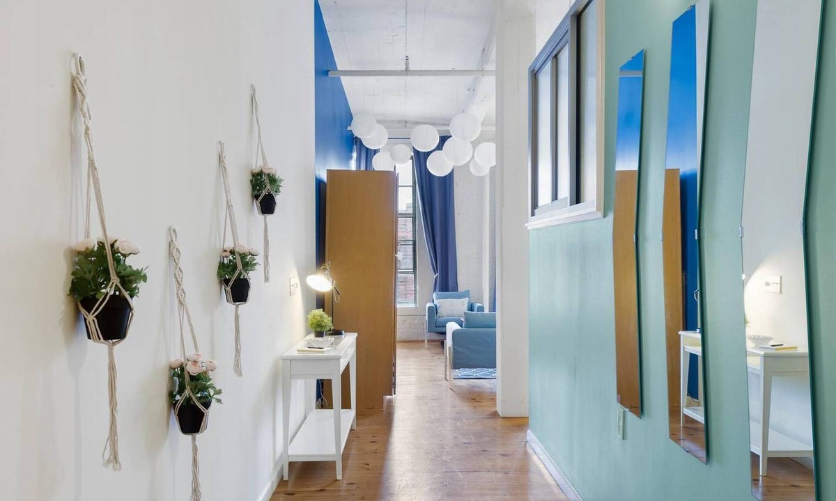 Downtown Apartment | Loft Living in the Trendy Warehouse District