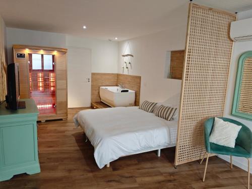 Sainte-Livrade-sur-Lot Apartment | Loft "Nordic Chic" - Sauna - Balnéo - Clim - TV HD