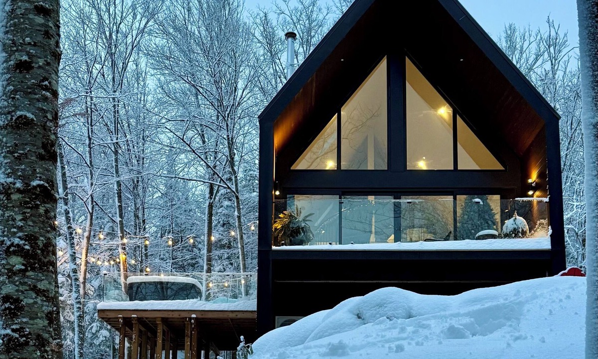 Highlands East Cottage | Loft Retreat on 24 acres with waterfall and hot tub