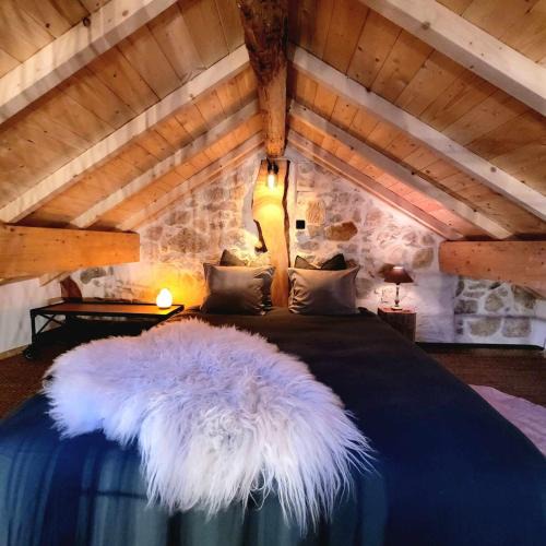 Magnieu House | Loft Romantique Insolite avec Balnéo