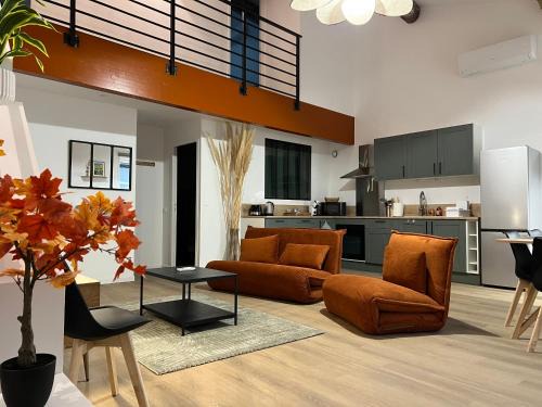 Capestang Apartment | Loft spacieux 8pers à 300m Canal du midi Garage pour Voiture & Vélos Capestang