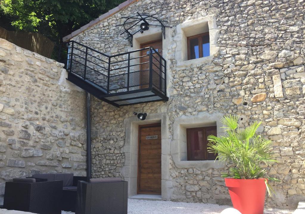 Baix Apartment | Loft Stories