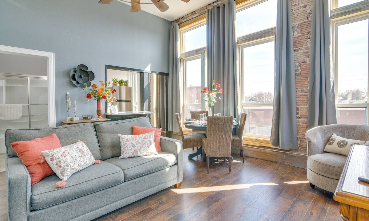 Monett Apartment | Loft-Style Apt in Dtwn Monett: Pets Welcome!