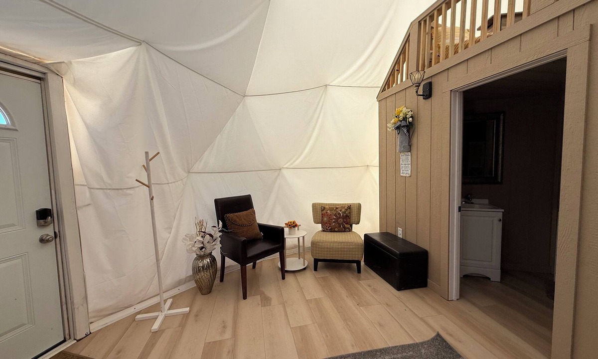 Cardinal Hills Estates Cabin | Loft style Geo-Dome in fabulous Austin with AC, Heat, Private Jacuzzi, & parking