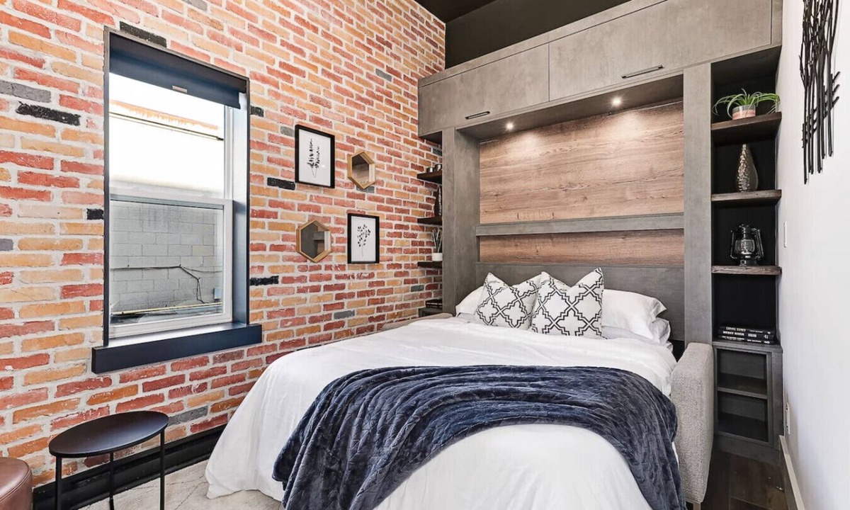 Collingwood Condo | Loft-Style Studio w/Murphy Bed in DT Collingwood