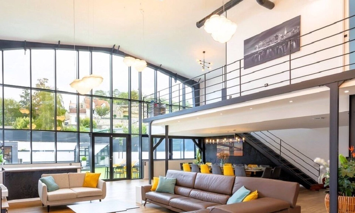 Vouvray House | Loft with swimming pool and apartment