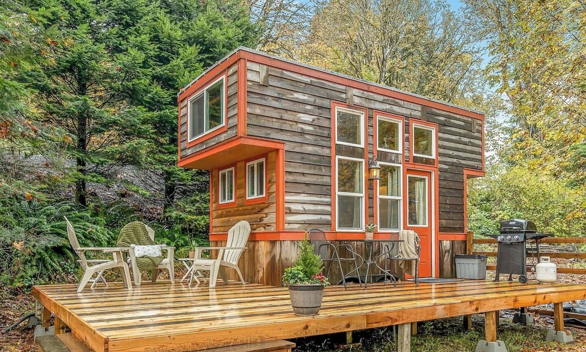 Sherwood Cabin | Lofted Waterfront Fun w/BBQ Unique Northwest Vacation Rentals