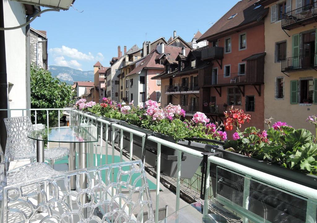 Annecy Old Town Apartment | Lofts and Lakes Premium