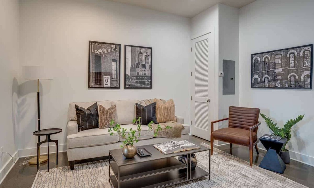 Midtown House | Lofts at 30th - Modern Life - Walk to Restaurants