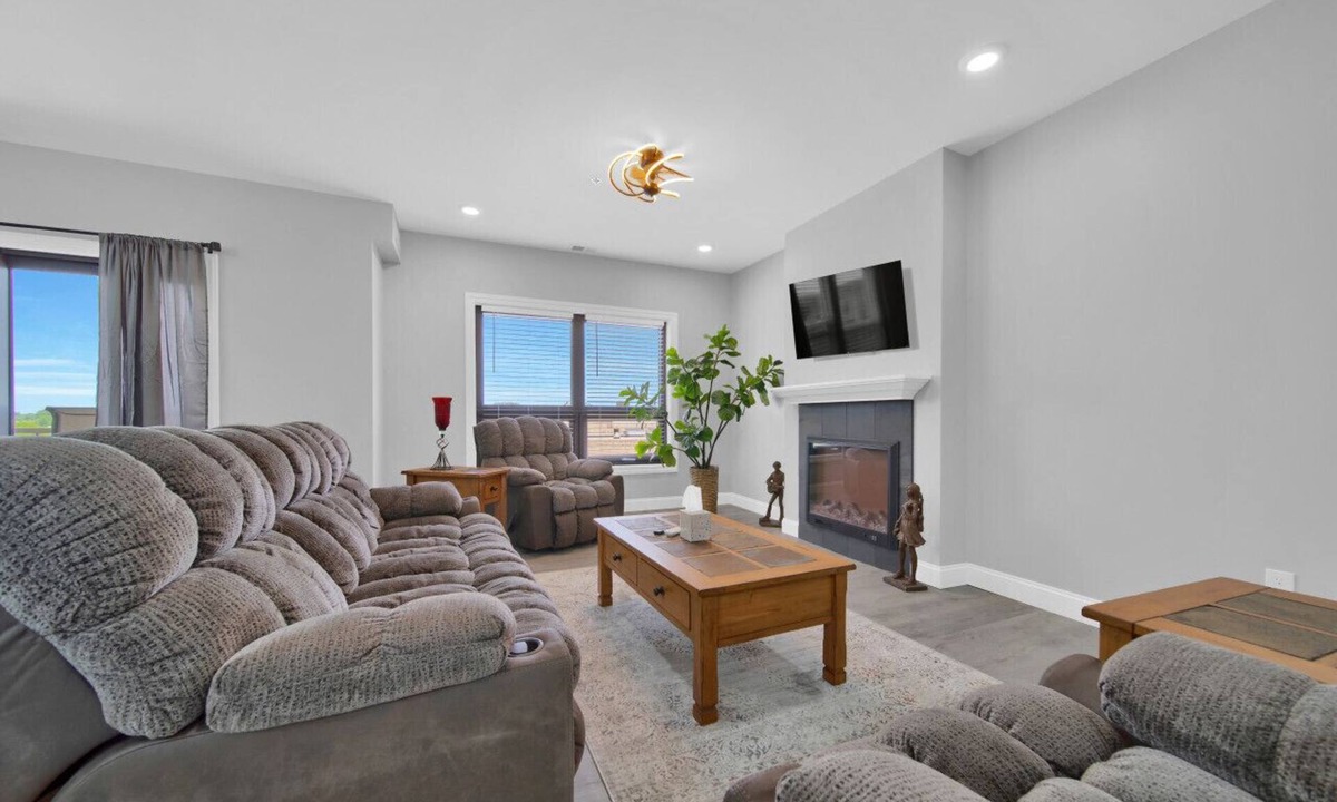 Port Huron Apartment | Lofty Riverview Retreat - Great views & downtown!